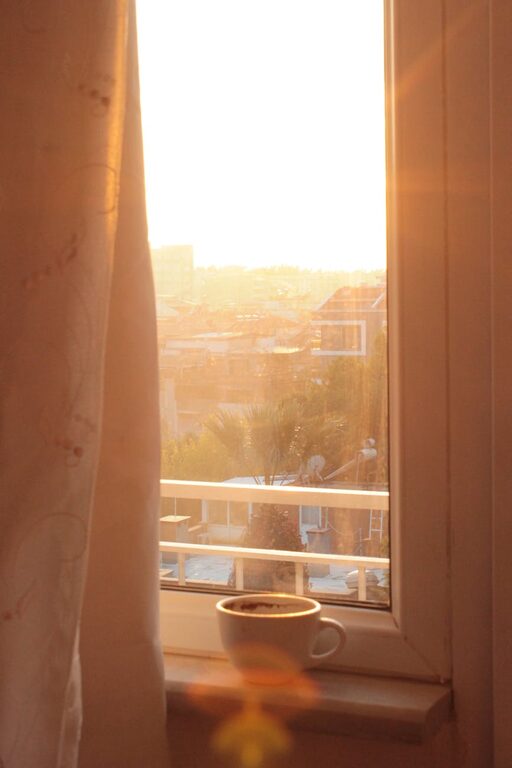 How to Create a Relaxing Morning Routine to Start Your Day Positively